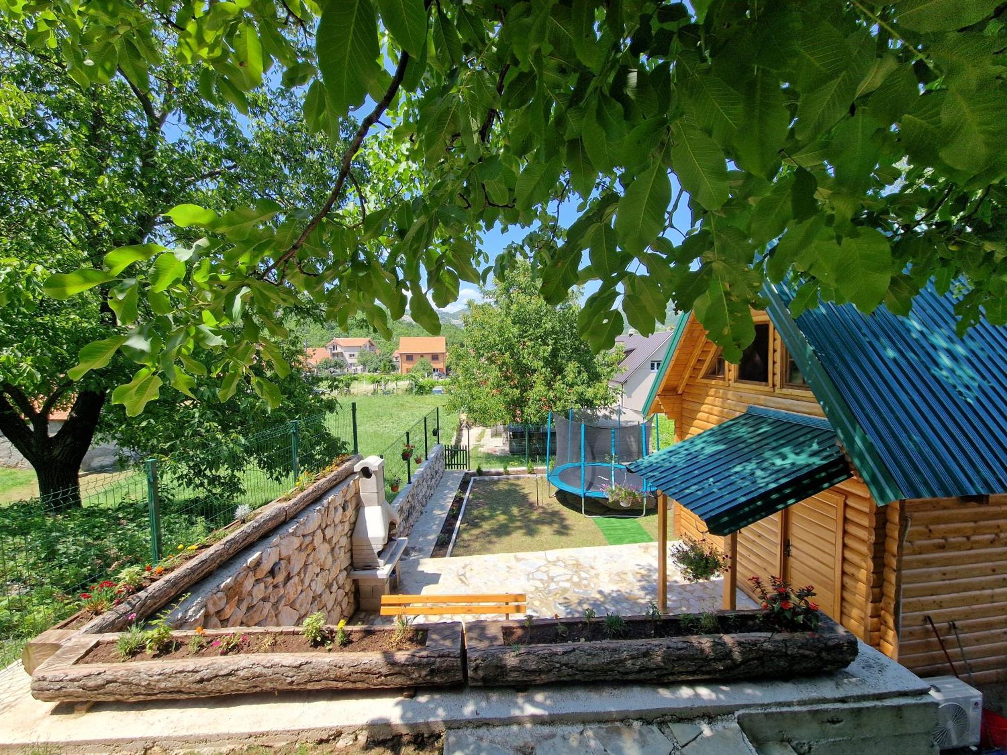 Brvnara Ricki * Cetinje